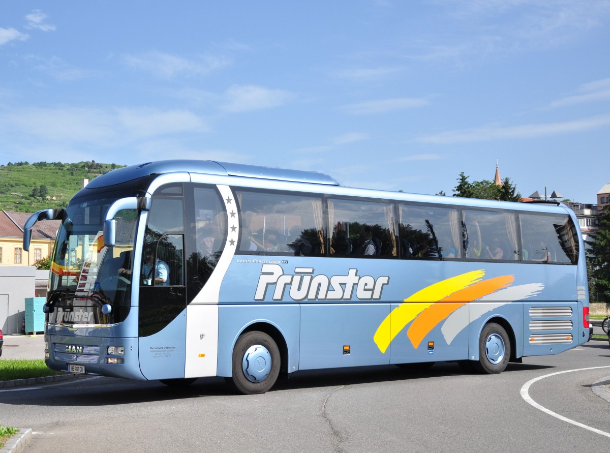 MAN LIONs COACH von PR�NSTER Busreisen aus �sterreich am 19.5.2013 in Krems an der Donau unterwegs.