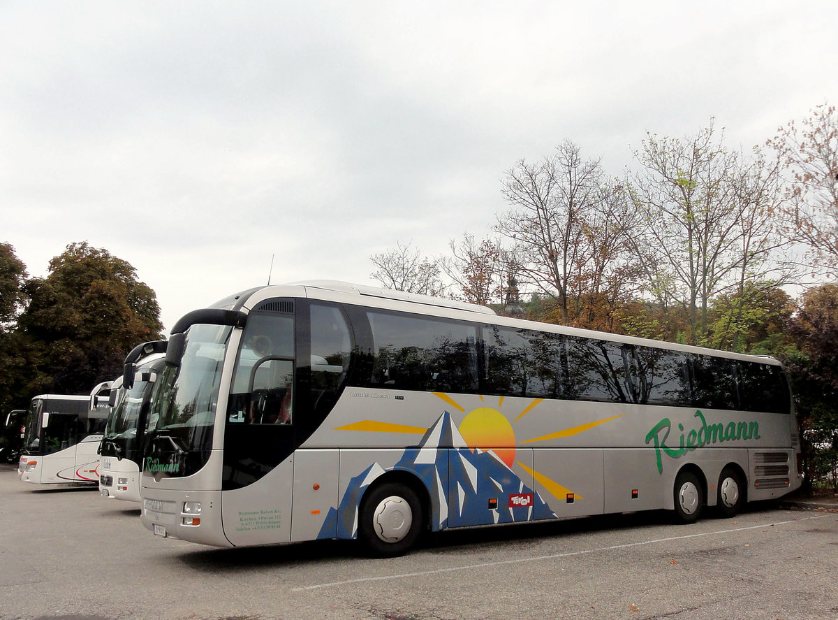 MAN Lions Coach von Riedmann Reisen aus �sterreich in Krems gesehen.