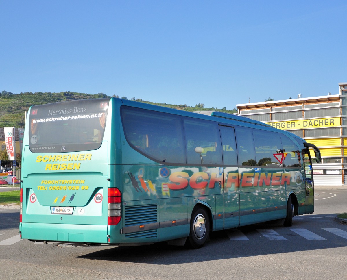 Mercedes Benz Travego von Schreiner Reisen aus �sterreich im Herbst 2013 in Krems.