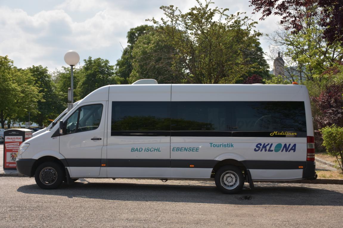 Mercedes Sprinter 519 CDI (Midiliner) von Sklona Reisen aus �sterreich 05/2018 in Krems.