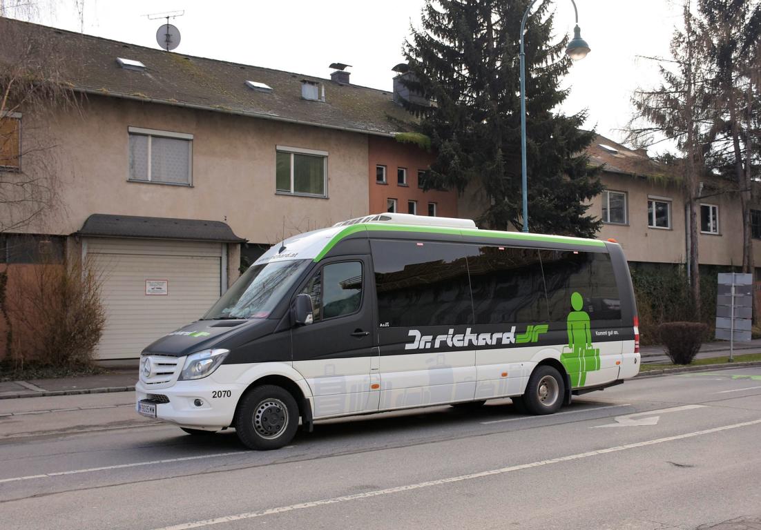Mercedes Sprinter von Dr. Richard Reisen aus �sterreich 03/2018 in Krems gesehen.