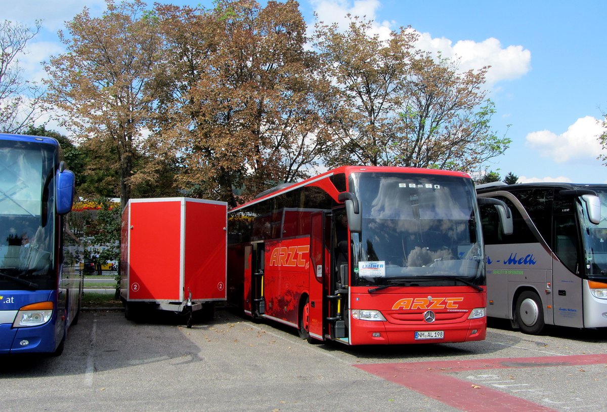 Mercedes Tourismo von Arzt Reisen aus der BRD in Krems gesehen.