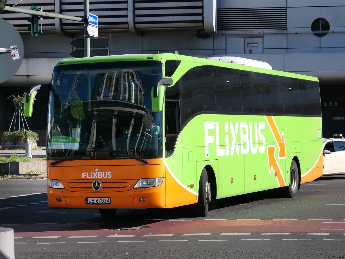 Mercedes Tourismo von Flixbus/Wynajem Autokarów E-Bus aus Polen in Berlin. 