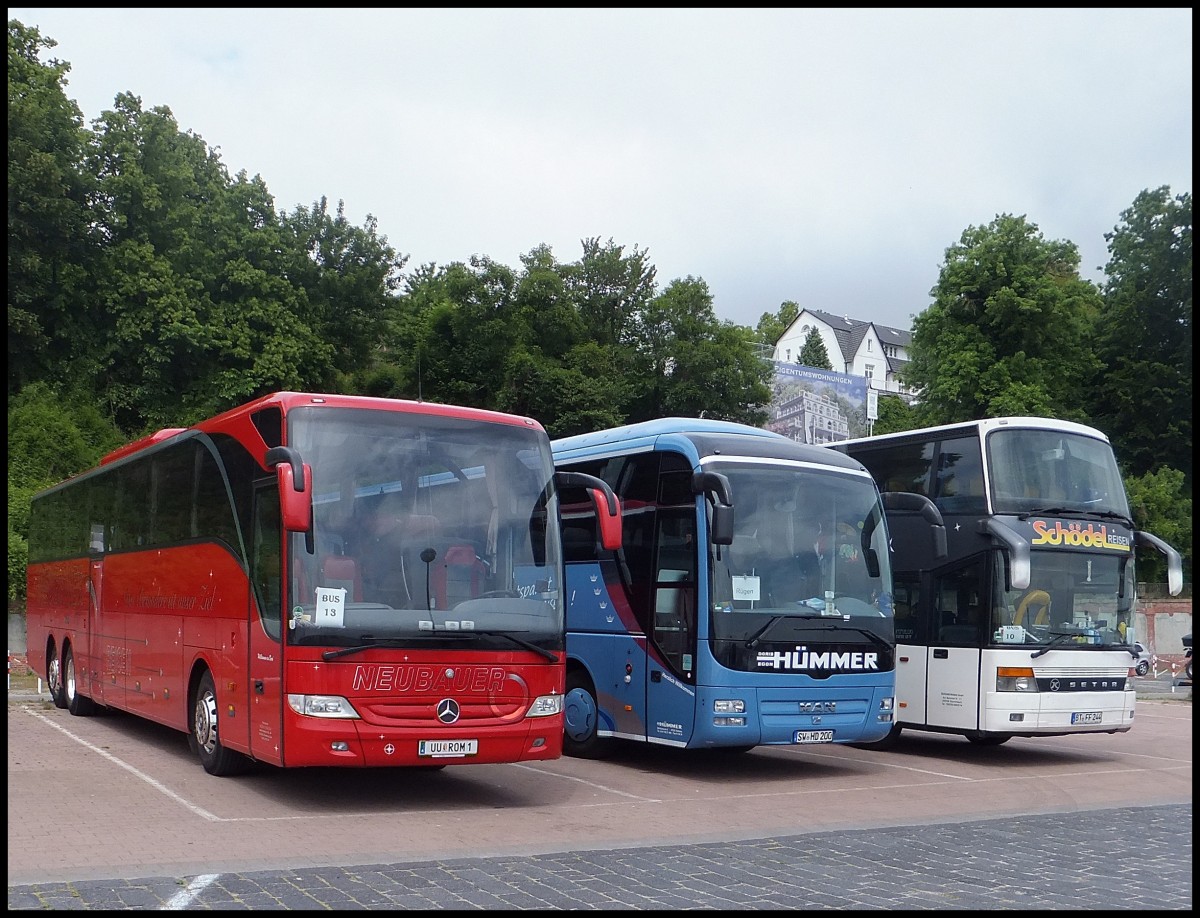 Mercedes Tourismo von Neubauer aus �sterreich und MAN Lion's Coach von H�mmer aus Deutschland und Setra 328 DT von Sch�del-Reisen (ex Eurobus ch) aus Deutschland im Stadthafen Sassnitz.