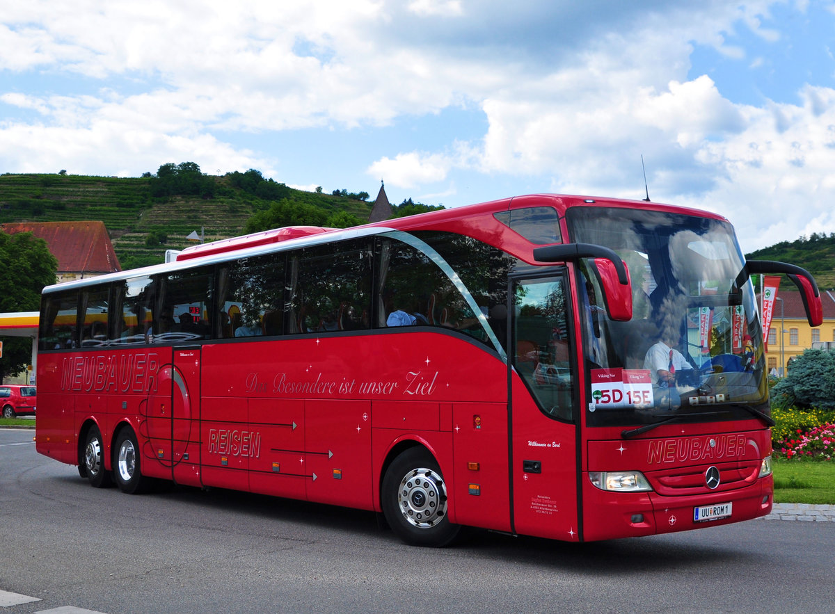 Mercedes Tourismo von Neubauer Reisen aus Ober�sterreich in Krems gesehen.
