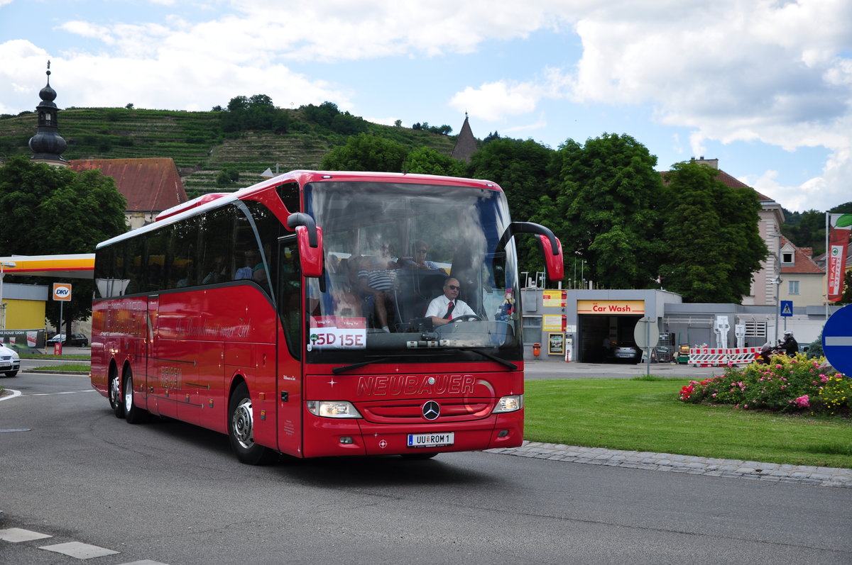 Mercedes Tourismo von Neubauer Reisen aus Ober�sterreich in Krems gesehen.