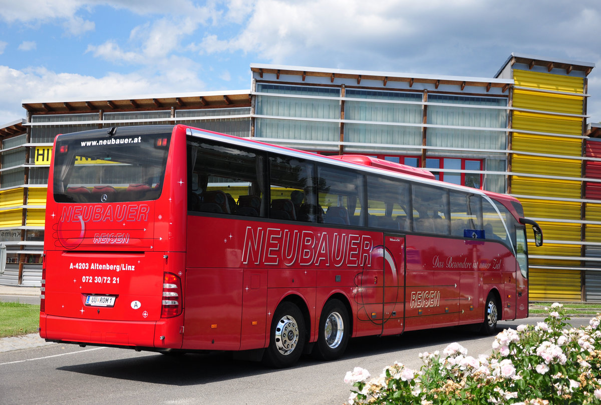 Mercedes Tourismo von Neubauer Reisen aus Ober�sterreich in Krems gesehen.