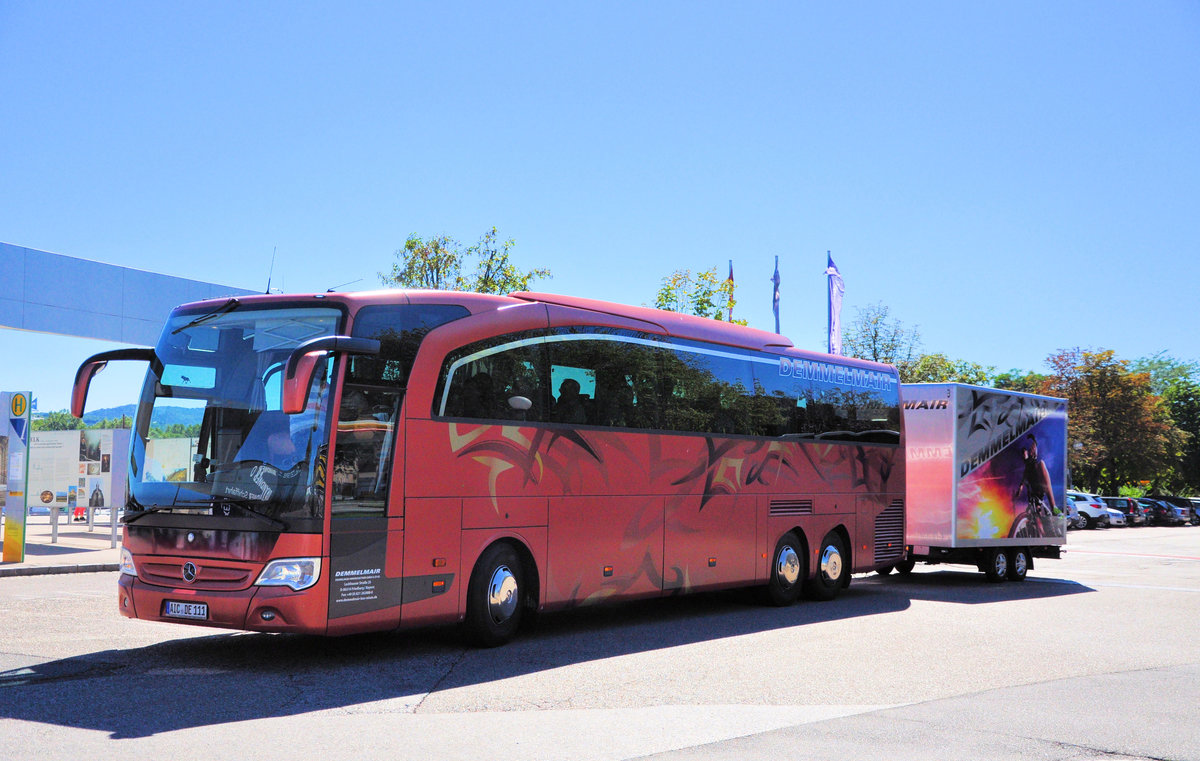 Mercedes Travego von Demmelmair Reisen aus der BRD mit Radanh�nger in Krems gesehen.