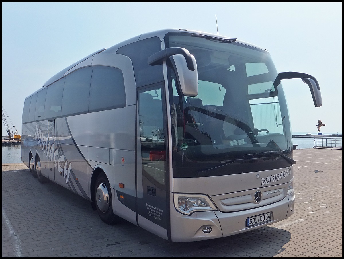 Mercedes Travego von Dommasch aus Deutschland im Stadthafen Sassnitz.