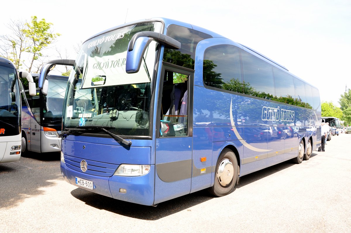 Mercedes Travego von Goly� Tours aus Ungarn in Krems gesehen.