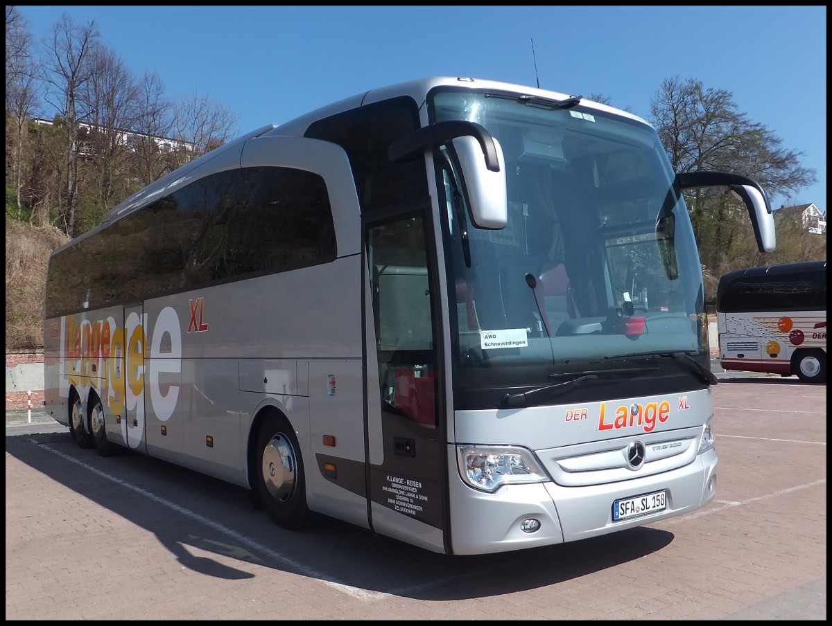 Mercedes Travego von Klange Reisen aus Deutschland im Stadthafen Sassnitz.