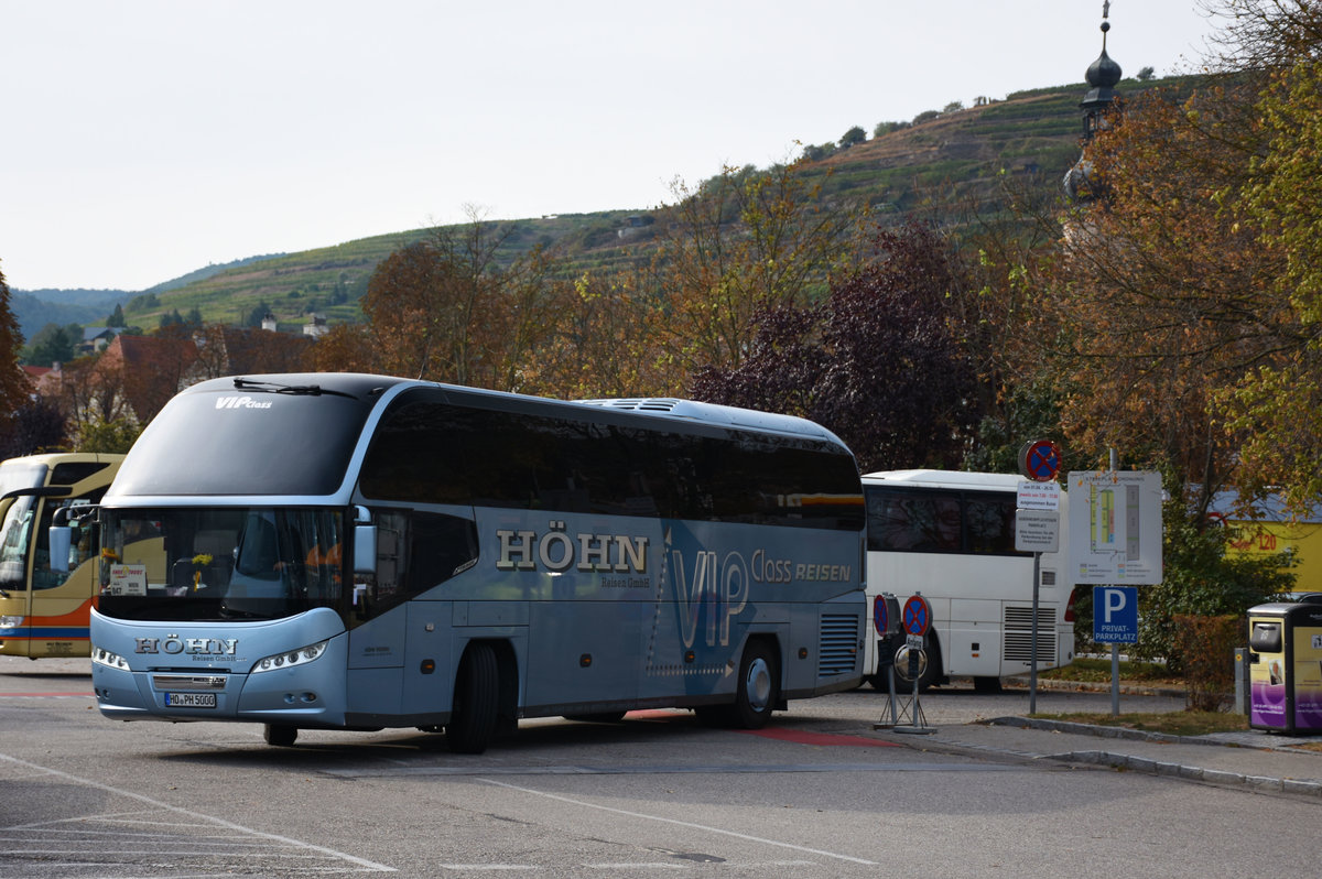 Neoplan Cityliner von H�HN Reisen aus der BRD in Krems.