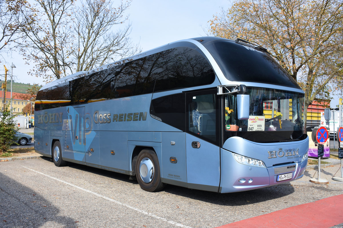 Neoplan Cityliner von H�HN Reisen aus der BRD in Krems.