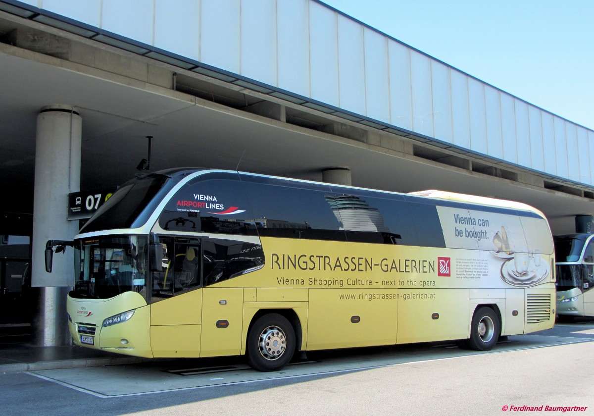 NEOPLAN CITYLINER vom Postbus �BB,Vienna Airport Lines,Schwechat im Juli 2013. 