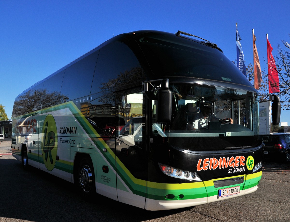 Neoplan Cityliner vom Reiseb�ro Leidinger/�sterreich im Okt.2013 in Krems.