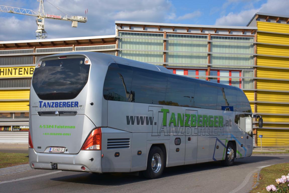 Neoplan Cityliner von Tanzberger Reisen aus �sterreich 10/2017 in Krems.