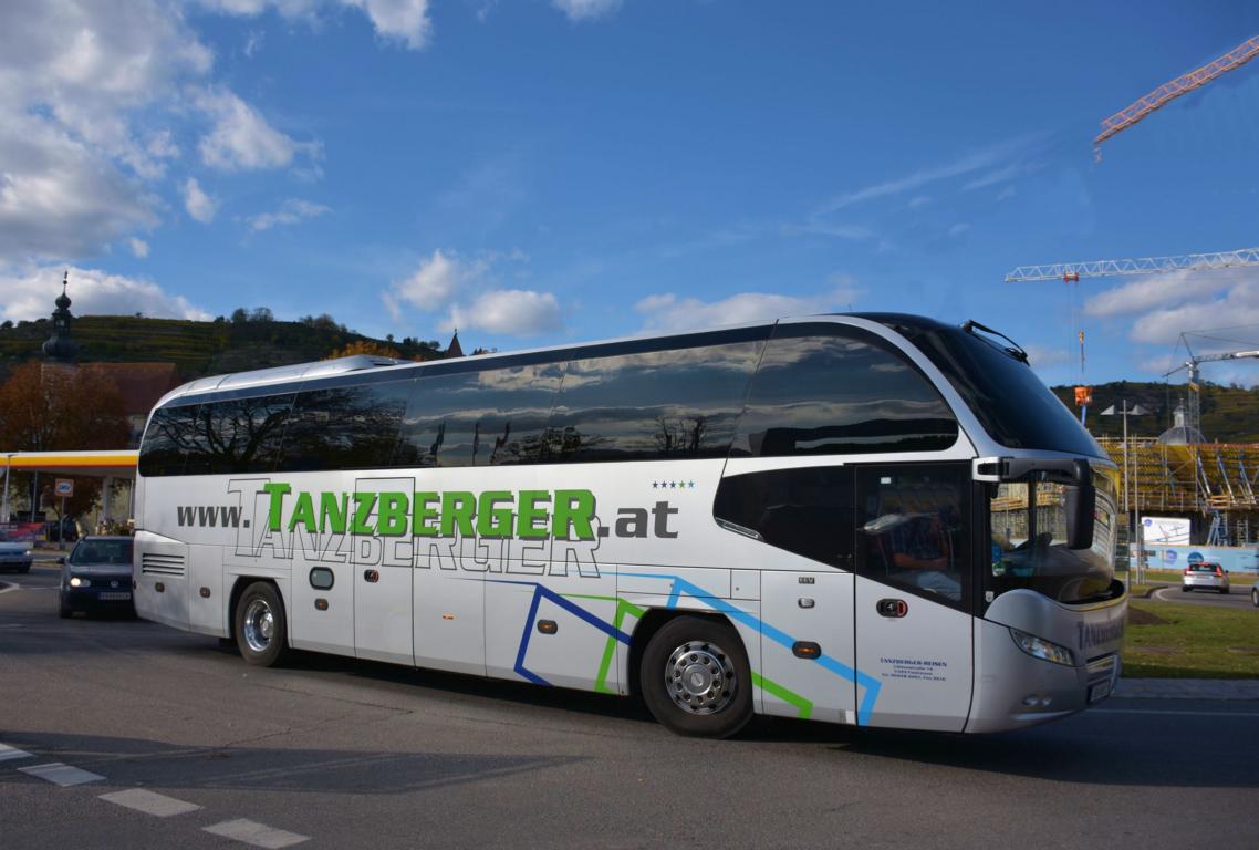 Neoplan Cityliner von Tanzberger Reisen aus �sterreich 10/2017 in Krems.