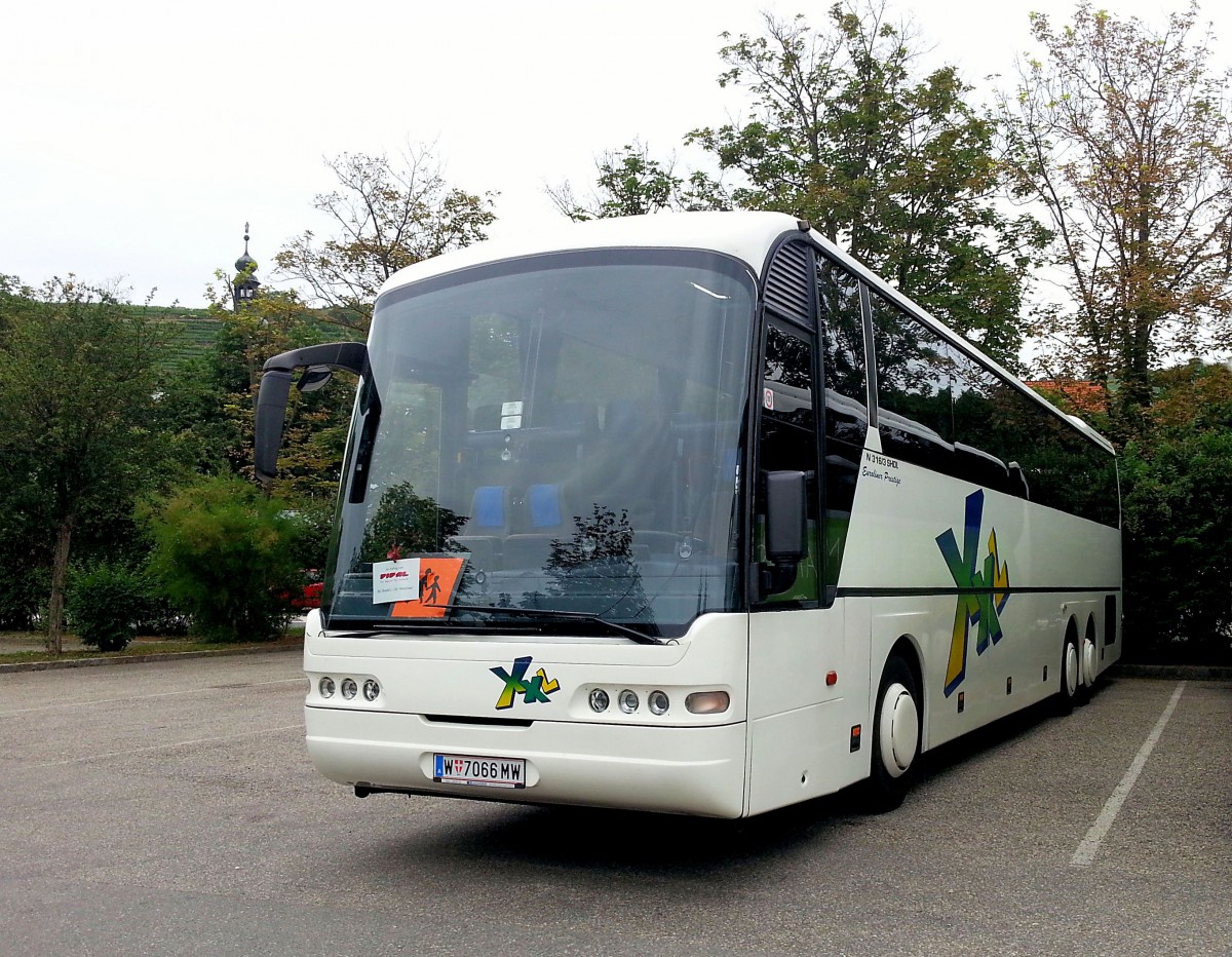 Neoplan Euroliner von Pipal Reisen aus �sterreich im Juni 2015 in Krems gesehen.