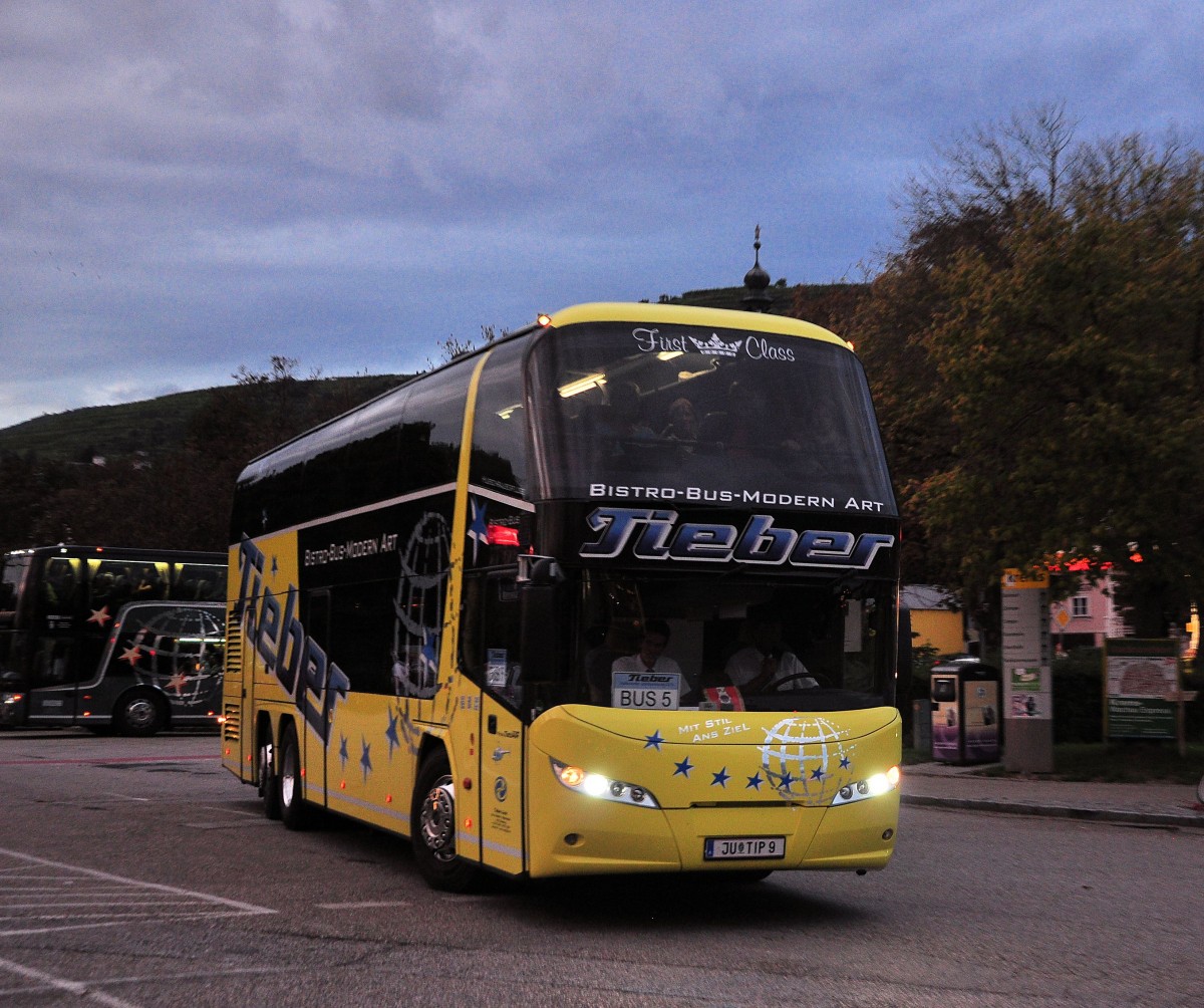 Neoplan Skyliner von TIEBER Reisen aus �sterreich am 20.9.2014 in Krems.