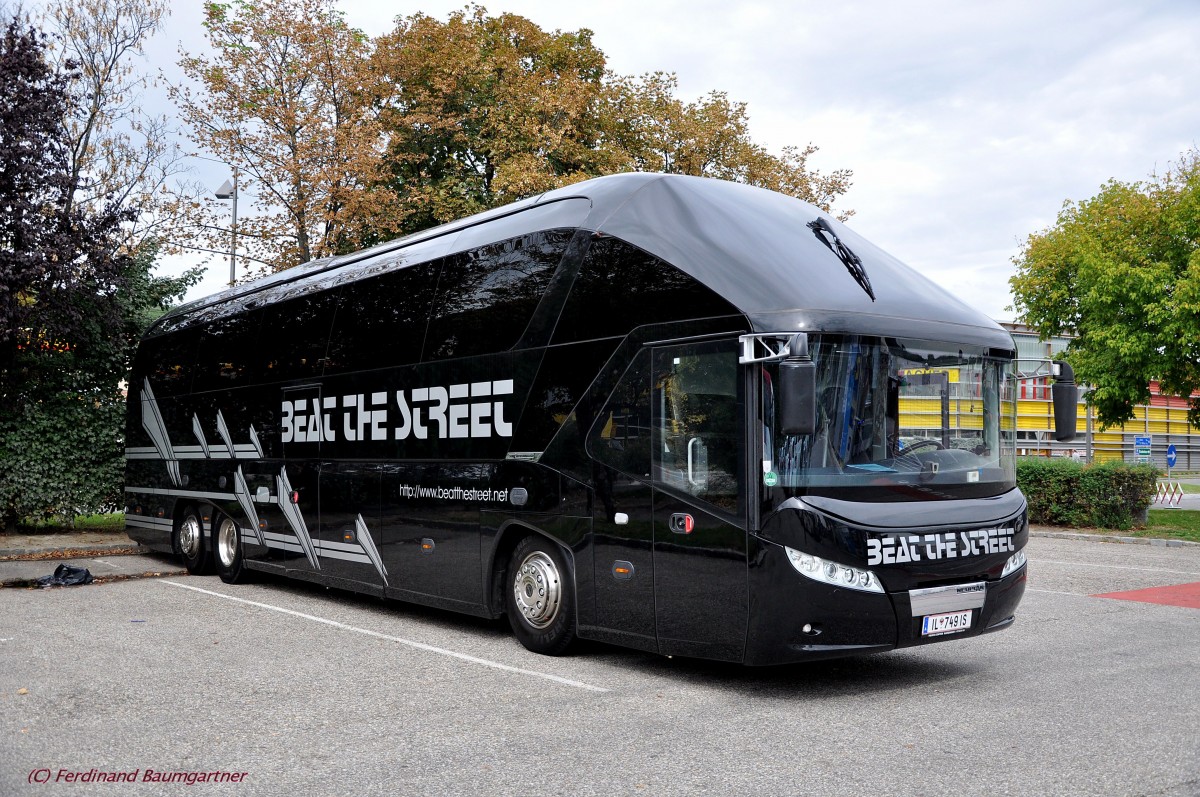 NEOPLAN STARLINER aus �sterreich im September 2013 in Krems gesehen.