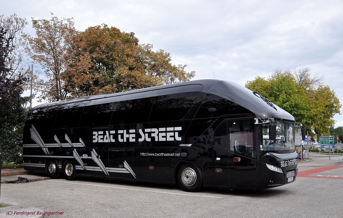 NEOPLAN STARLINER aus �sterreich im September 2013 in Krems gesehen.