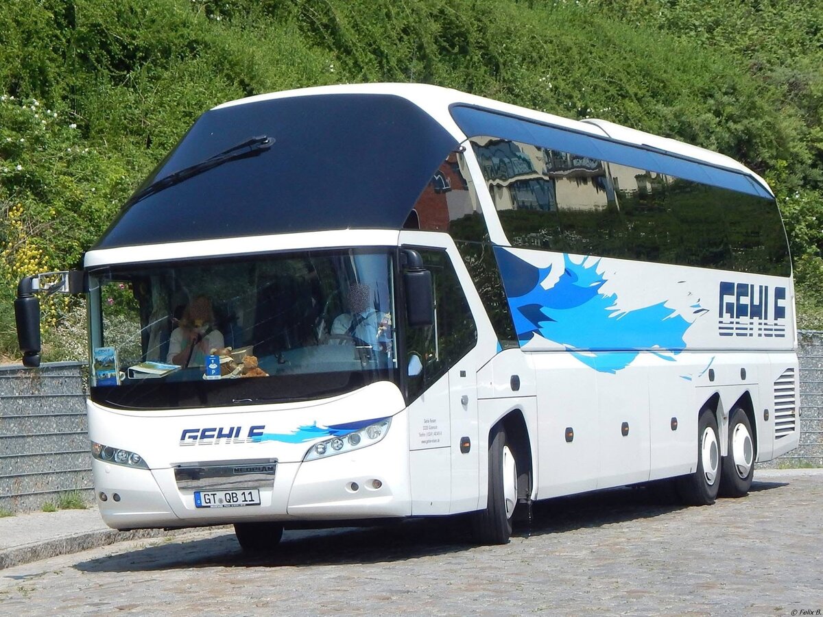 Neoplan Starliner von Gehle aus Deutschland im Stadthafen Sassnitz.