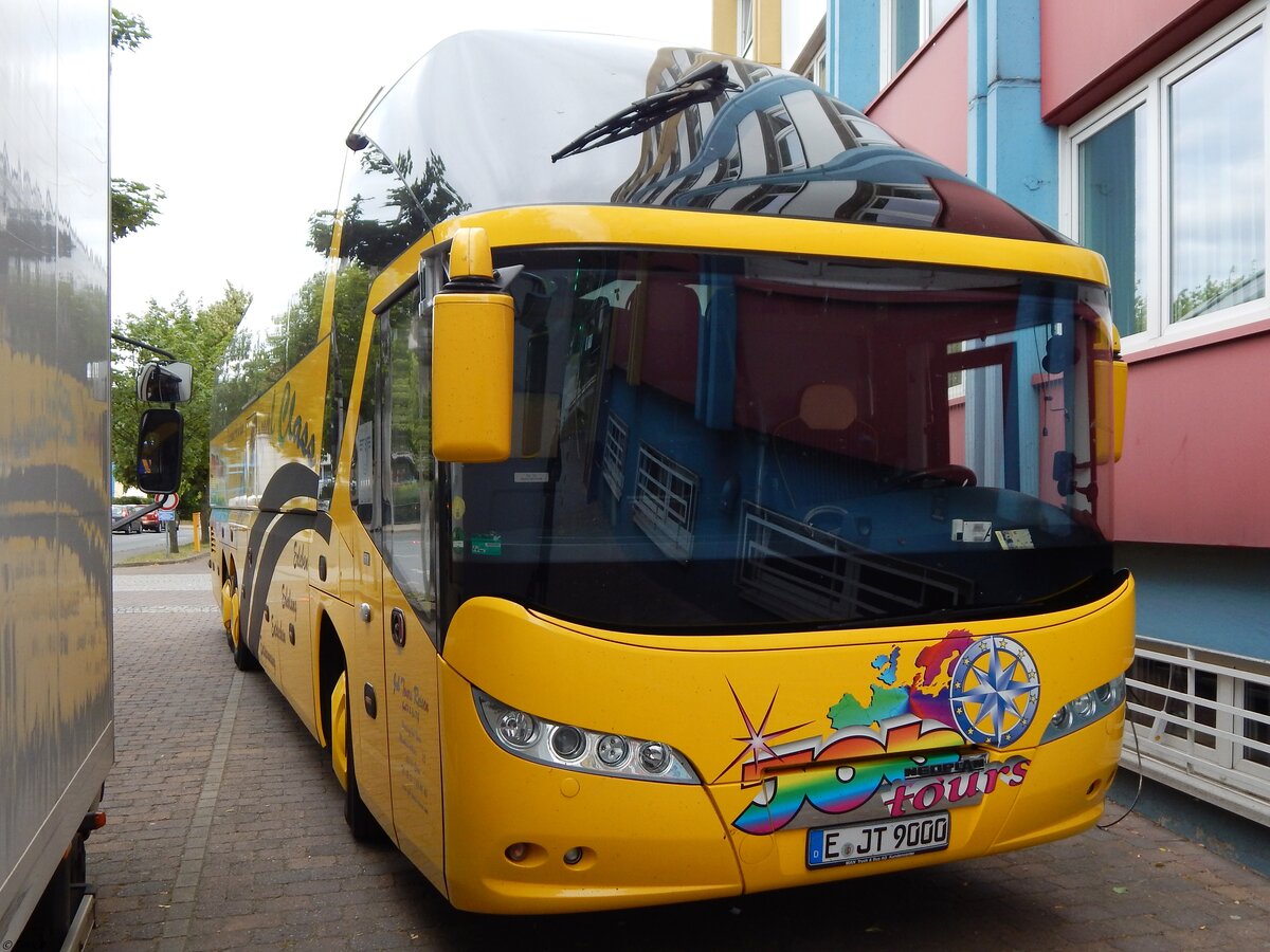 Neoplan Starliner von JobTours aus Deutschland in Neubrandenburg. 