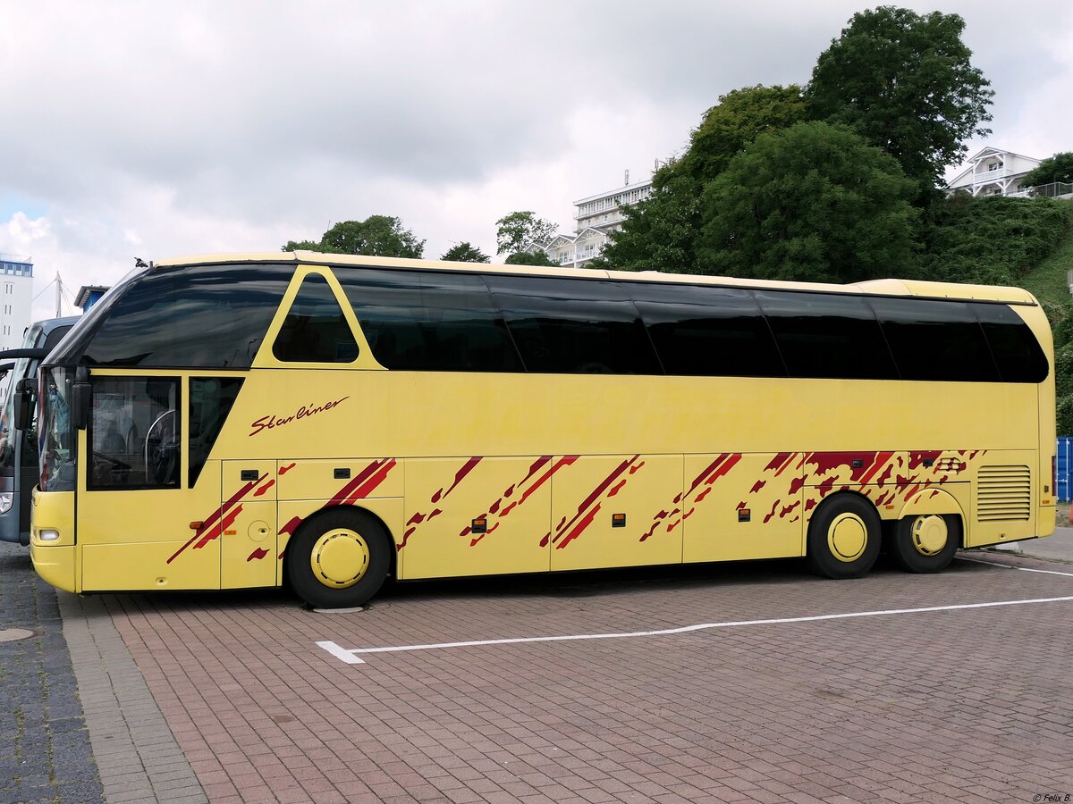 Neoplan Starliner von KB Reisen (ex Graf's Reisen) aus Deutschland im Stadthafen Sassnitz.