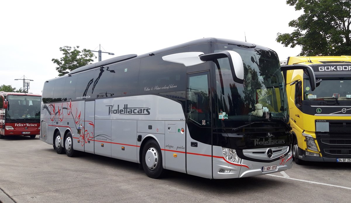 Neuer MB-Tourismo aus �sterreich in Sindelfingen Rastst�tte Sindelfinger-Wald A8 Richtung M�nchen