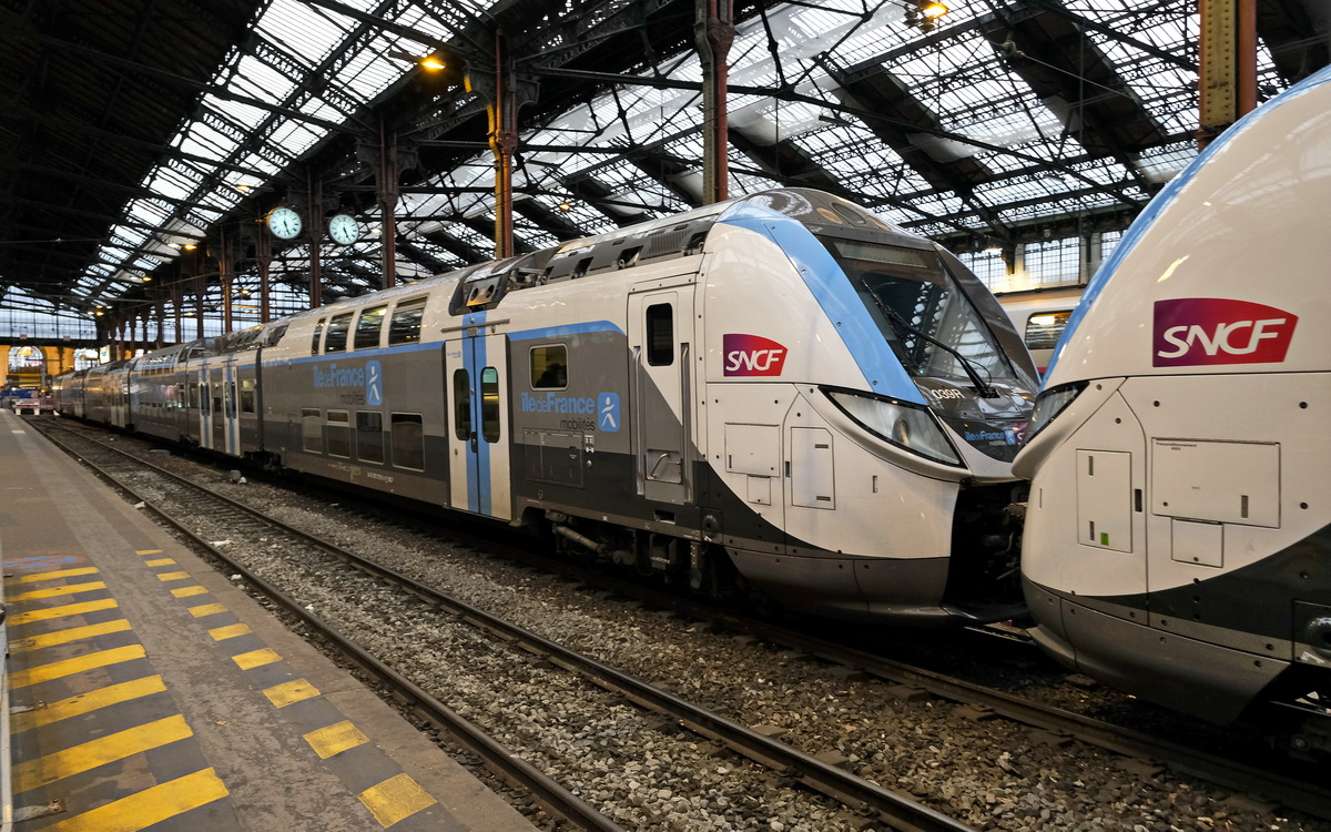 Paris-Gare-de-Lyon SNCF-Z57077+57078(039R)+SNCF-Z57115+57116(058R) (Z57000=Regio2N Bombardier2019)