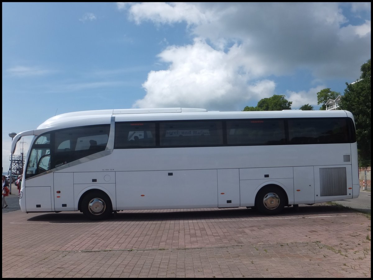 Scania Irizar aus Nieder�sterreich im Stadthafen Sassnitz.