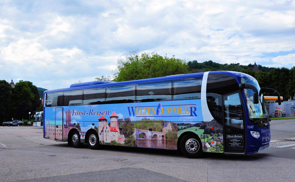 Scania OmniExpress von F�rst Reisen aus der BRD in Krems gesehen.
