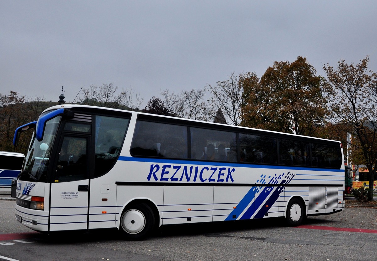 Setra 300er-Serie von Rezniczek Reisen aus �sterreich im Herbst 2013 in Krems.