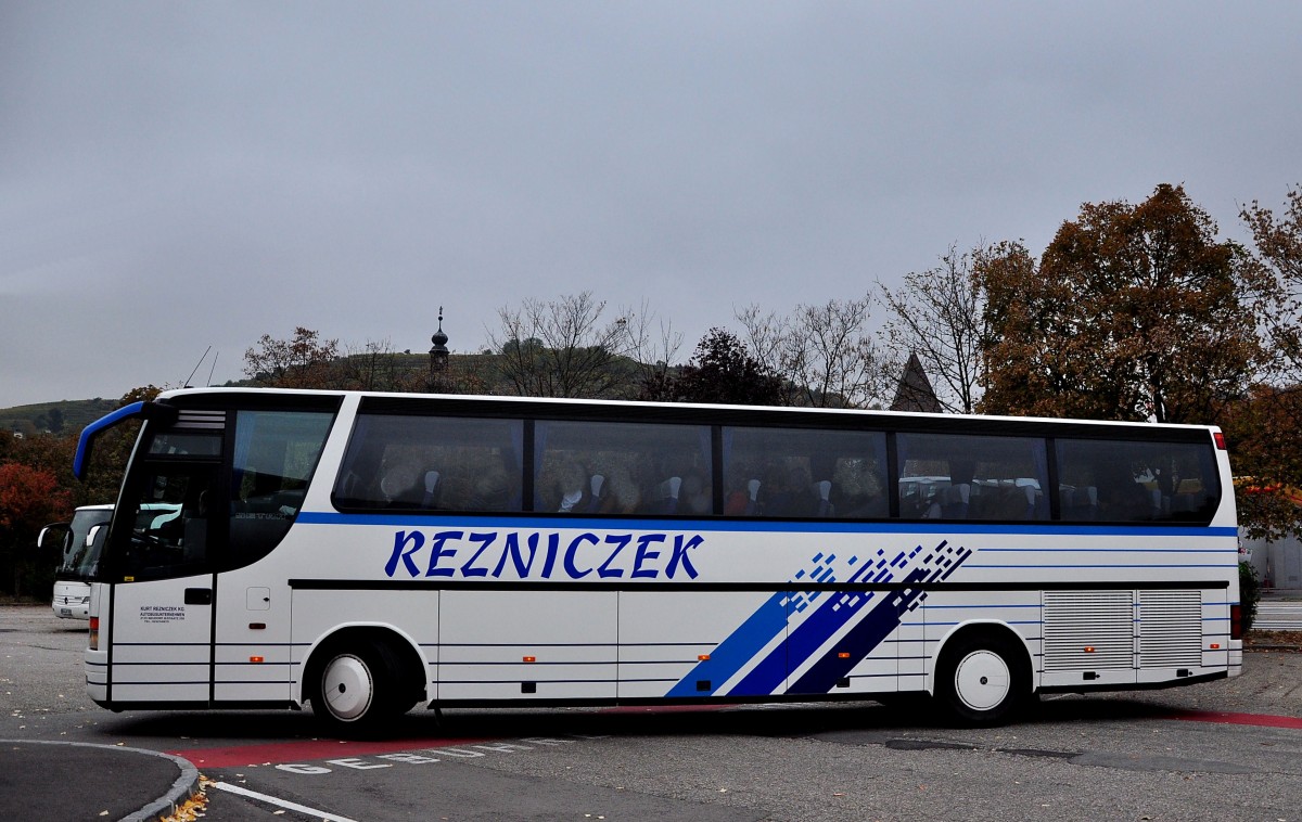 Setra 300er-Serie von Rezniczek Reisen aus �sterreich im Herbst 2013 in Krems.