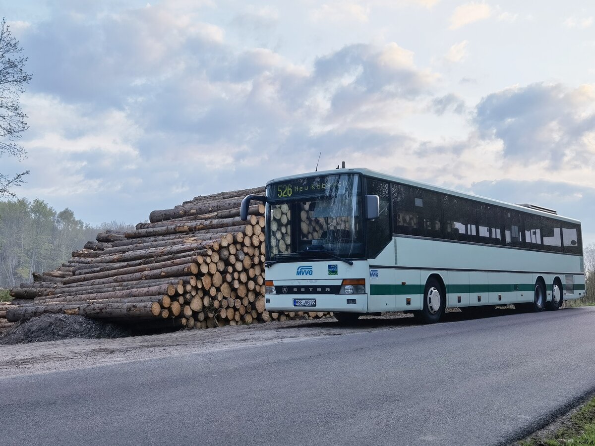 Setra 319 UL der MVVG vor Marienhof.