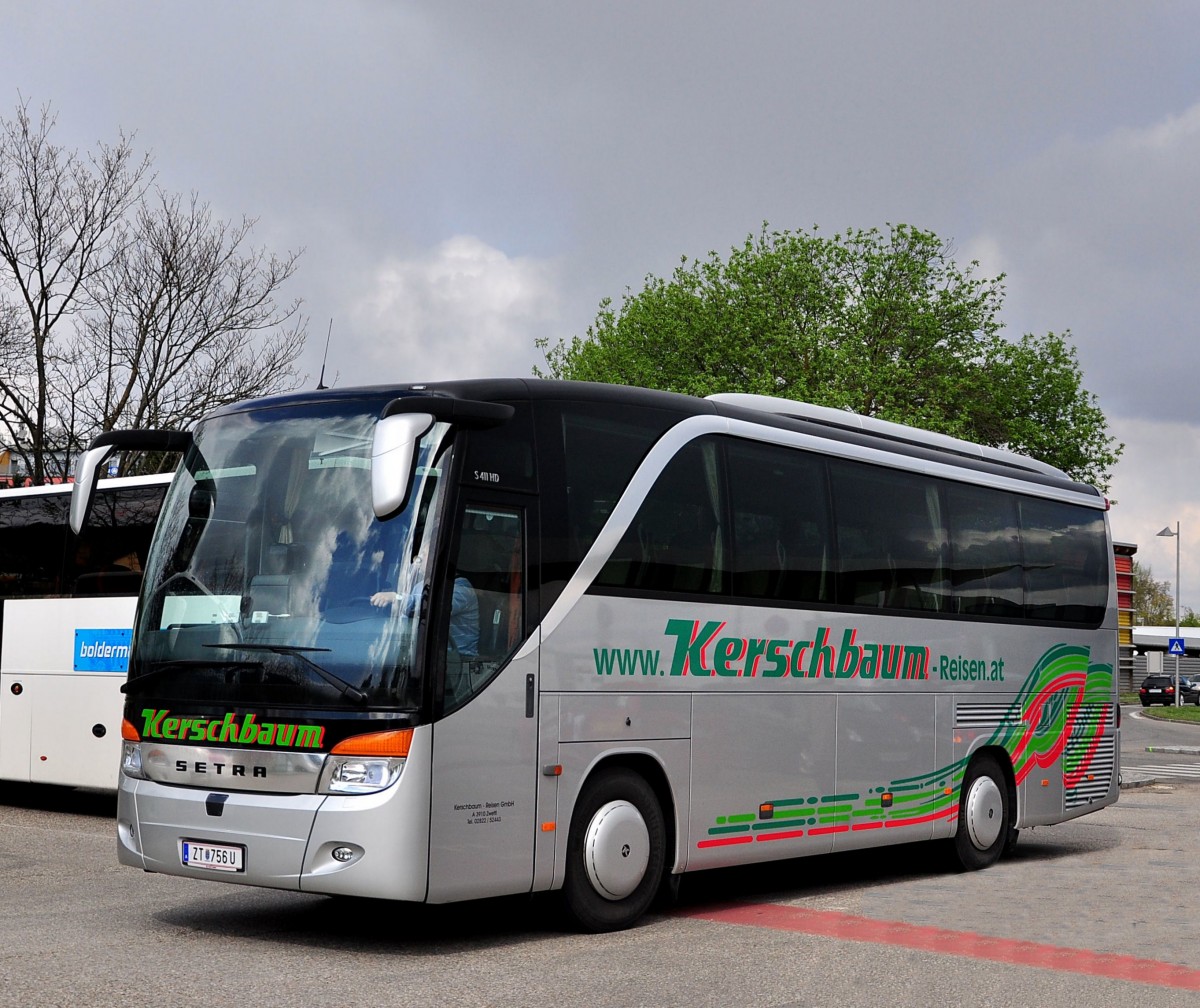 Setra 411 HD von Kerschbaum Reisen aus �sterreich am 18.4.2015 in Krems.