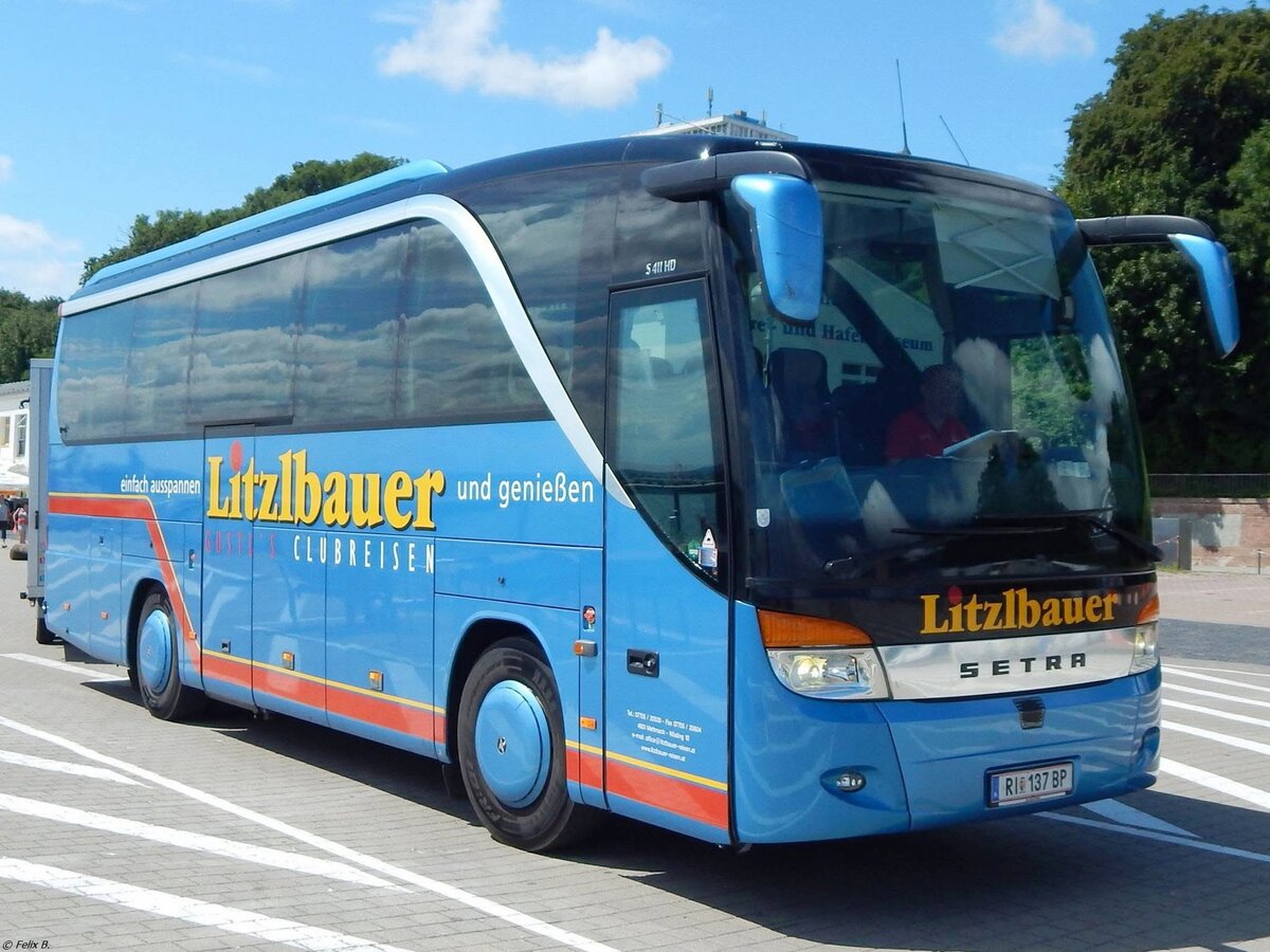 Setra 411 HD von Litzlbauer aus Österreich im Stadthafen Sassnitz.