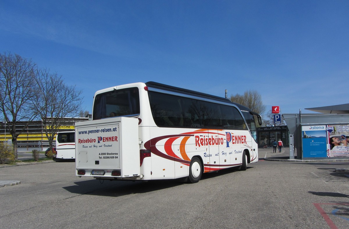 Setra 411 HD vom Reiseb�ro Penner aus Nieder�sterreich am 14.4.2015 in Krems.