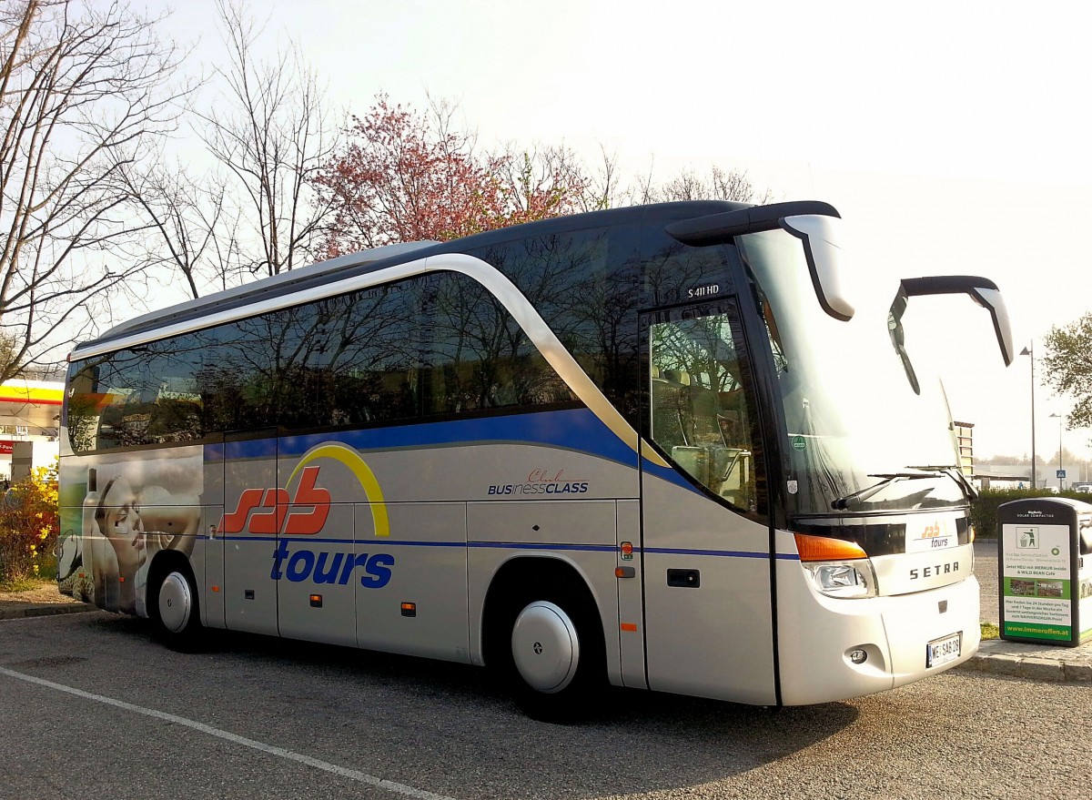 SETRA 411 HD von SAB Tour`s aus �sterreich am 3.4.2014 in Krems gesehen.
