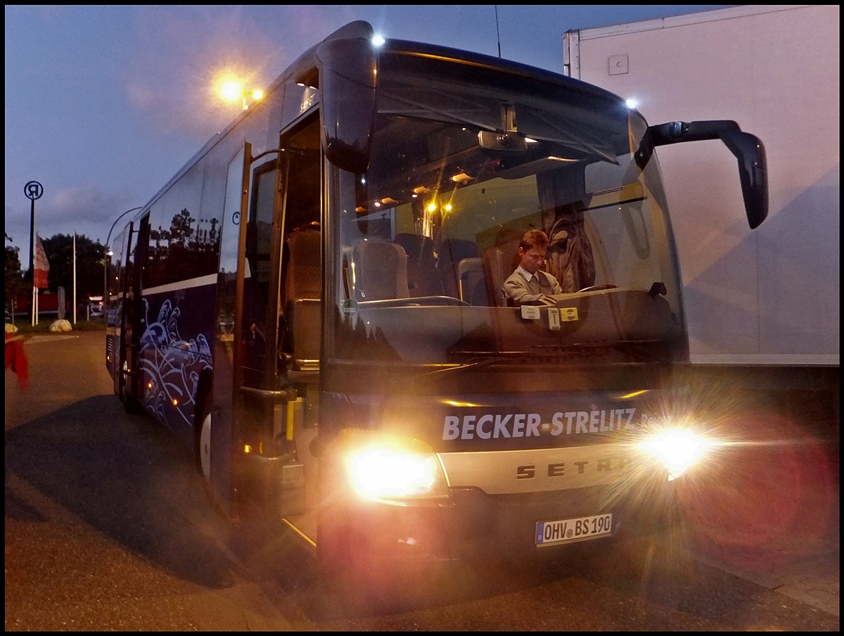 Setra 415 GT von Becker-Strelitz Reisen aus Deutschland bei einer Rastst�tte N�he Hamburg.