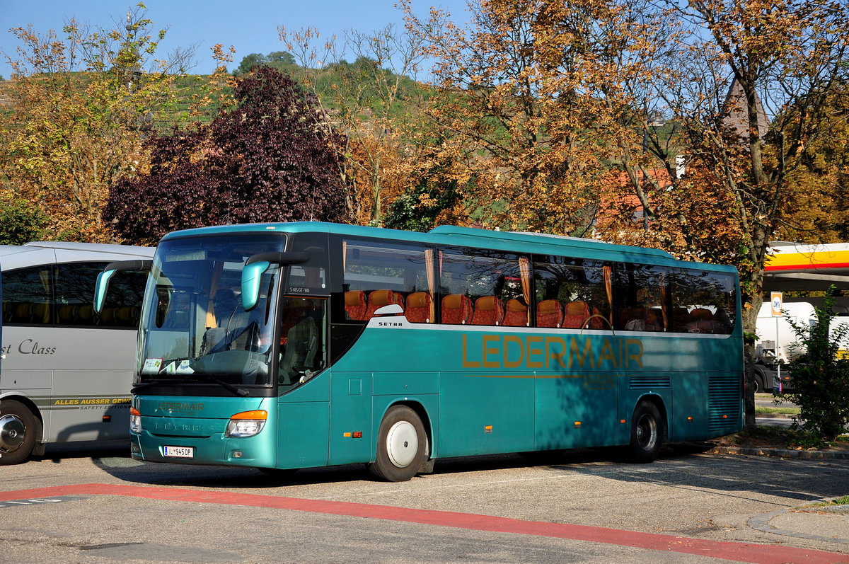 Setra 415 GT- HD von Ledermair Reisen aus �sterreich in Krems.