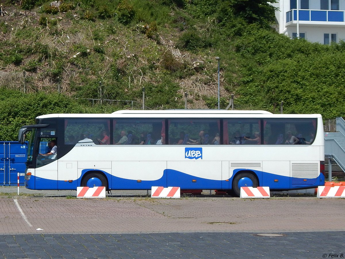 Setra 415 GT-HD von der Usedomer Bäderbahn im Stadthafen Sassnitz. 
