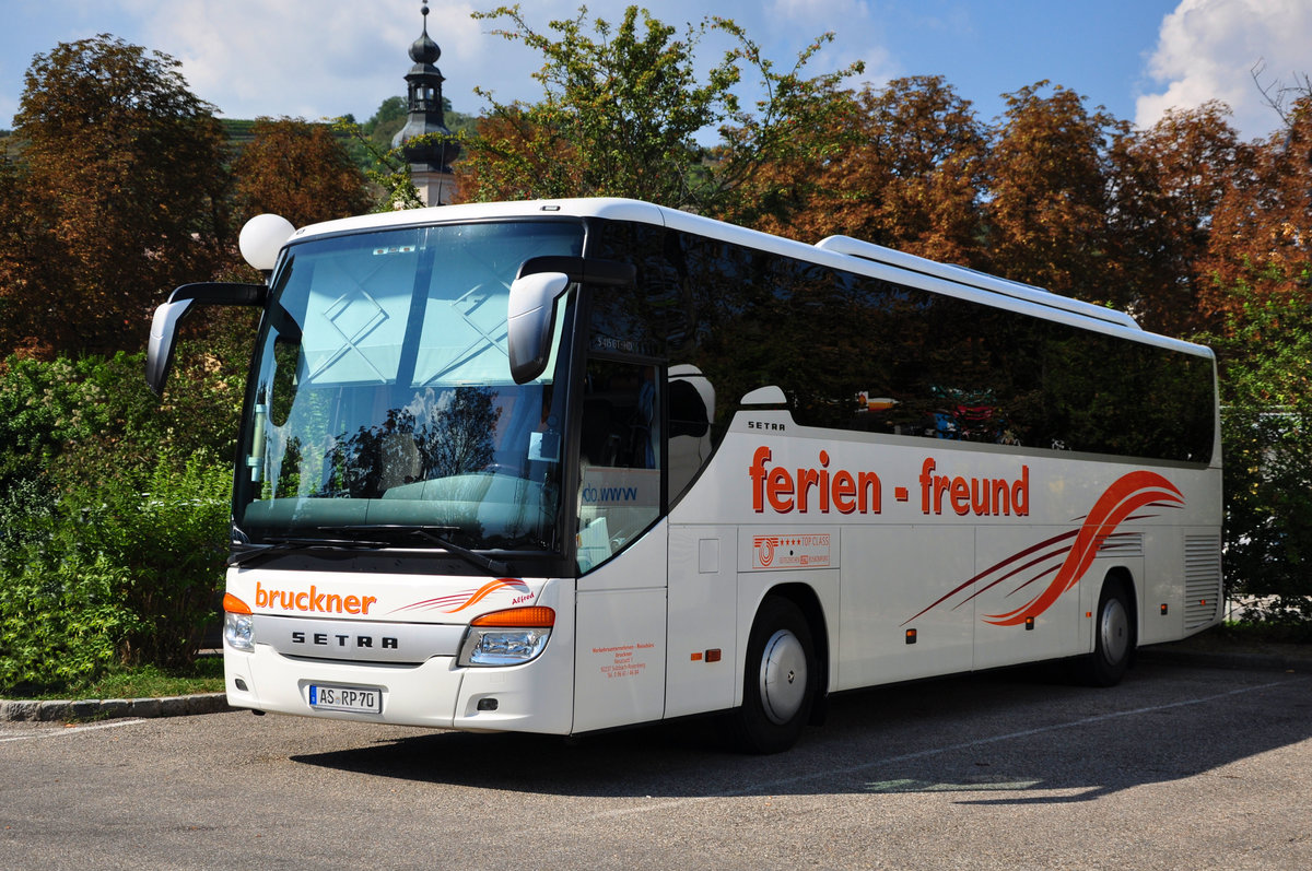 Setra 415 GT- HD vom Verkehrsunternehmen-Reiseb�ro BRUCKNER aus der BRD in Krems gesehen.