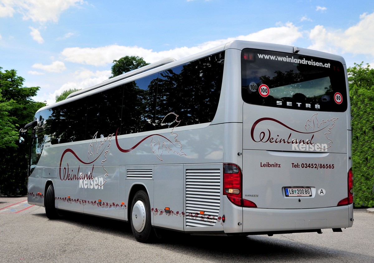 SETRA 415 GT- HD von Weinlandreisen / �sterreich am 22.5.2013 in Krems an der Domau.