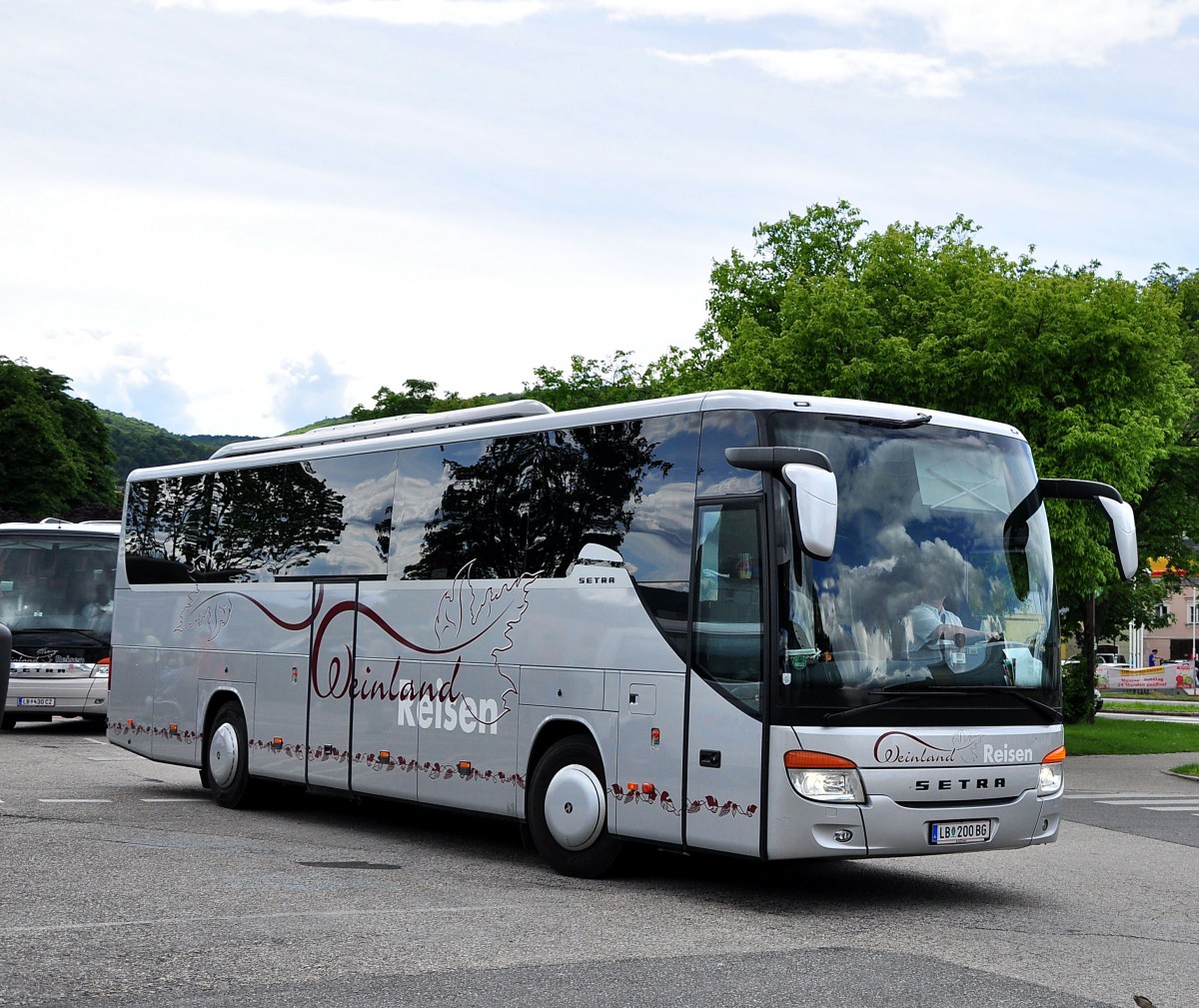 SETRA 415 GT- HD von Weinlandreisen / �sterreich am 22.5.2013 in Krems an der Domau.