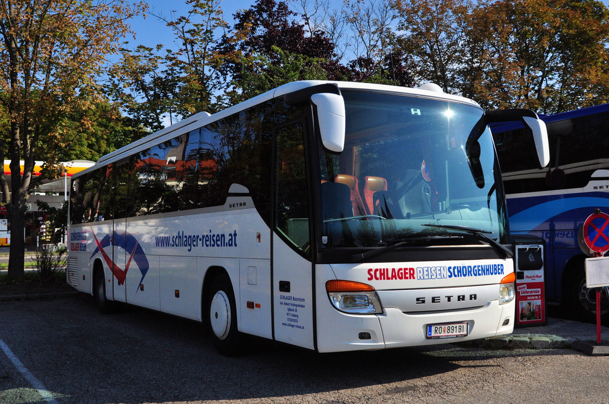 Setra 415 GT von Schlager Reisen Inh. Hubert Sch�rgenhuber aus �sterreich in Krems gesehen.