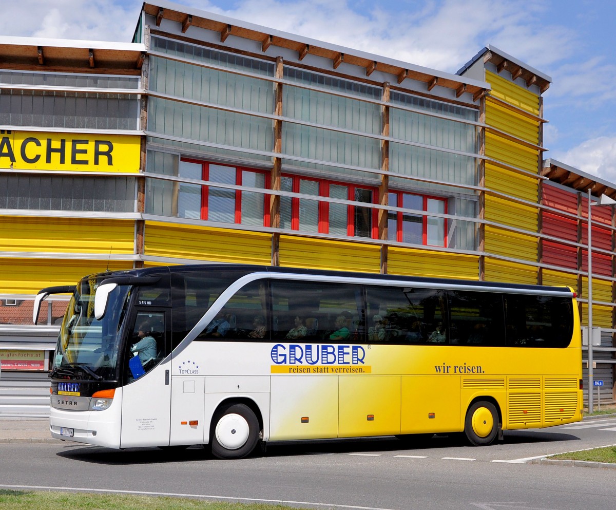 SETRA 415 HD von GRUBER Reisen/�sterreich im Juli 2013 in Krems gesehen.