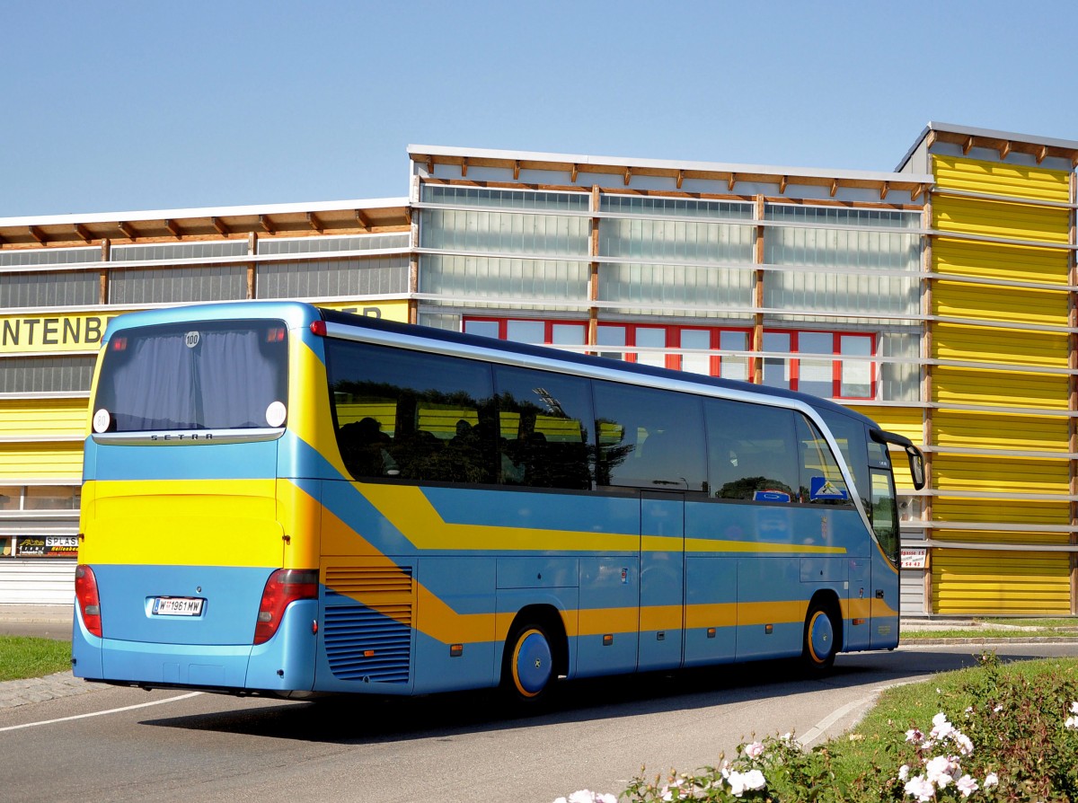 SETRA 415 HD vom Nieder�sterreichischem Landes-Reiseb�ro im September 2013 in Krems unterwegs.