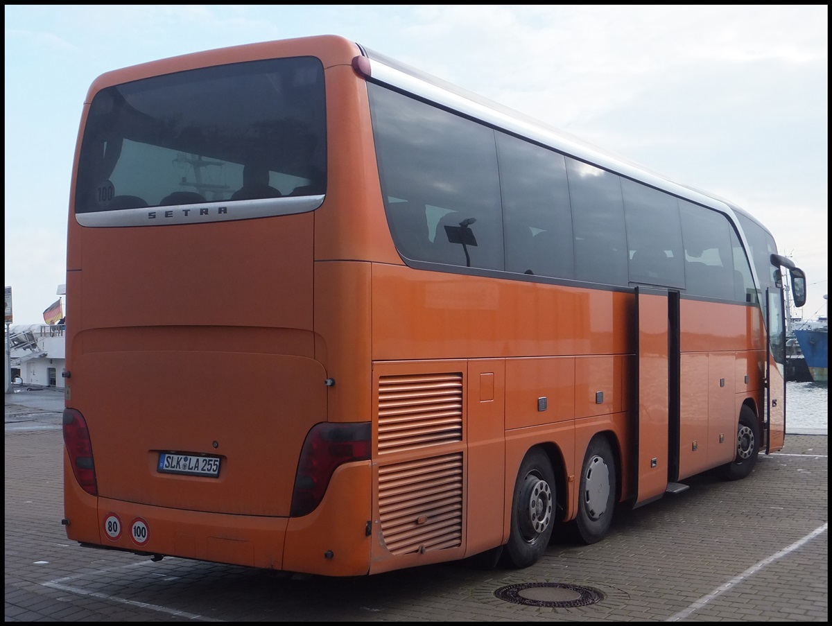 Setra 415 HDH von Elb-Saale Tourist aus Deutschland im Stadthafen Sassnitz.