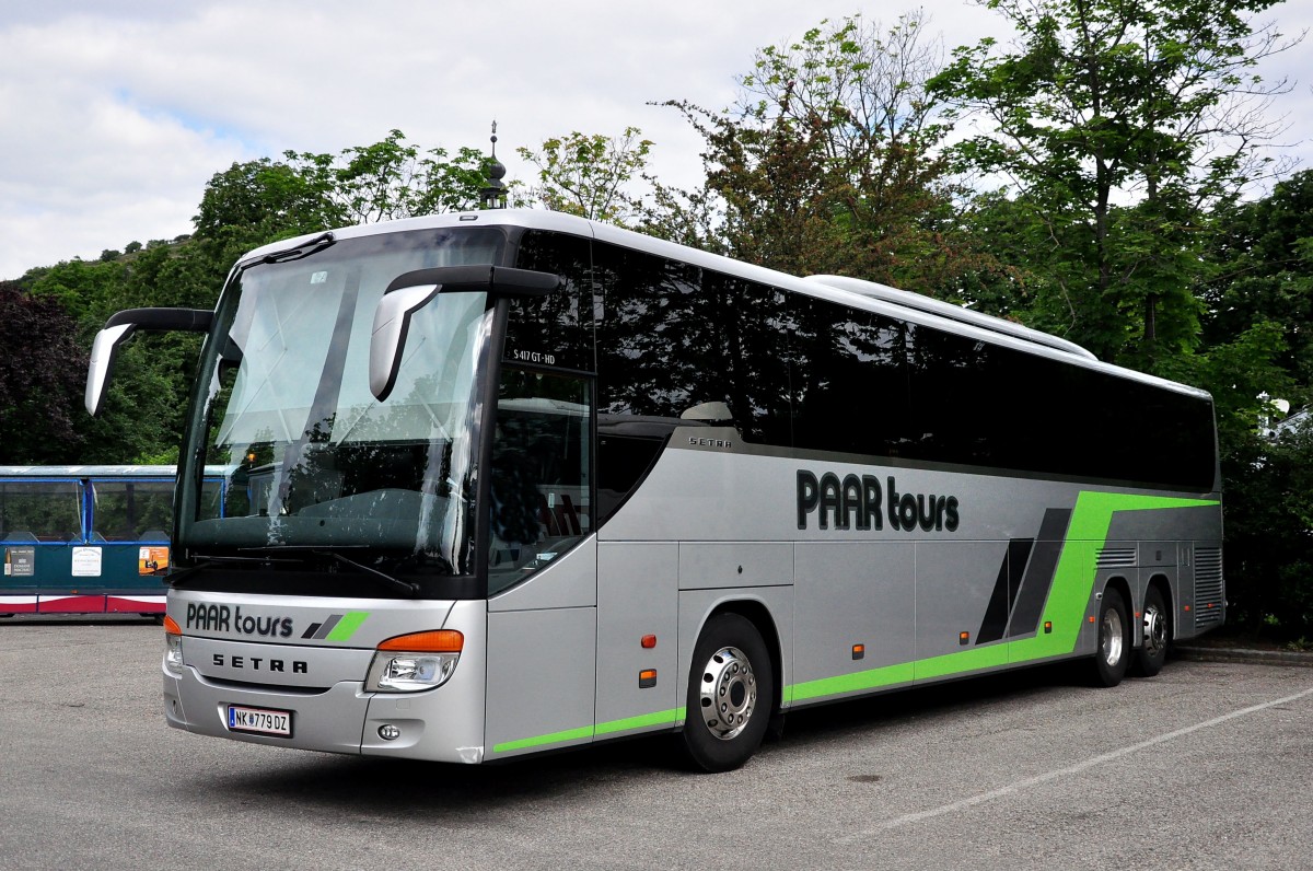 Setra 417 GT-HD von Paar Tours aus Nieder�sterreich im Mai 2015 in Krems gesehen.